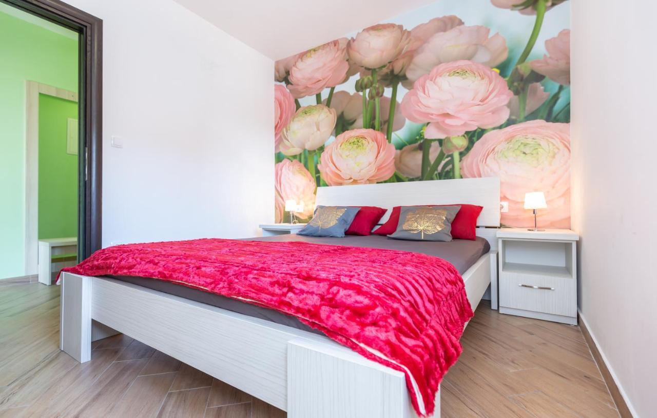 Apartment Andela 2 *